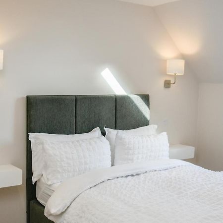 Rowan Tree Apartment - A Modern, Quiet Hideaway With Sweeping Views Across 오반 외부 사진