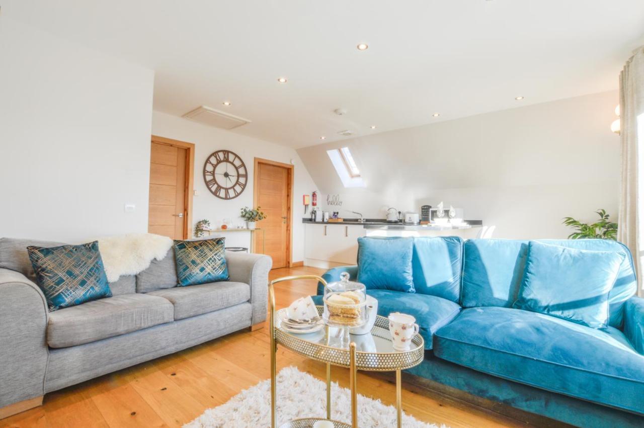 Rowan Tree Apartment - A Modern, Quiet Hideaway With Sweeping Views Across 오반 외부 사진