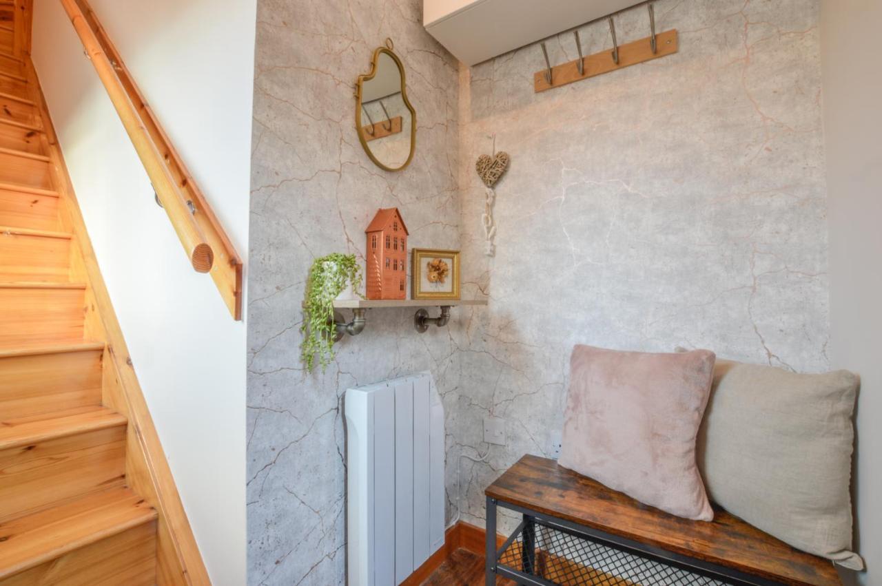 Rowan Tree Apartment - A Modern, Quiet Hideaway With Sweeping Views Across 오반 외부 사진