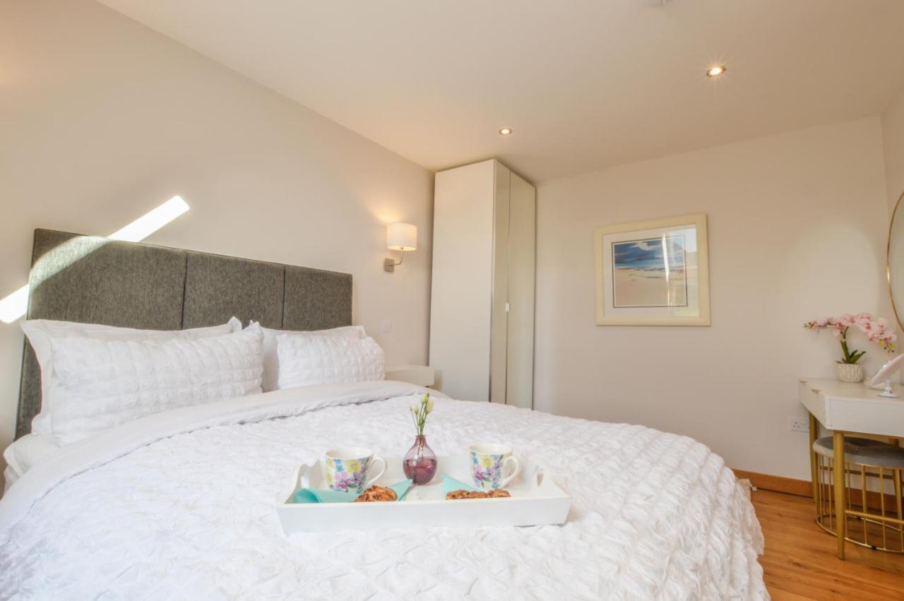 Rowan Tree Apartment - A Modern, Quiet Hideaway With Sweeping Views Across 오반 외부 사진